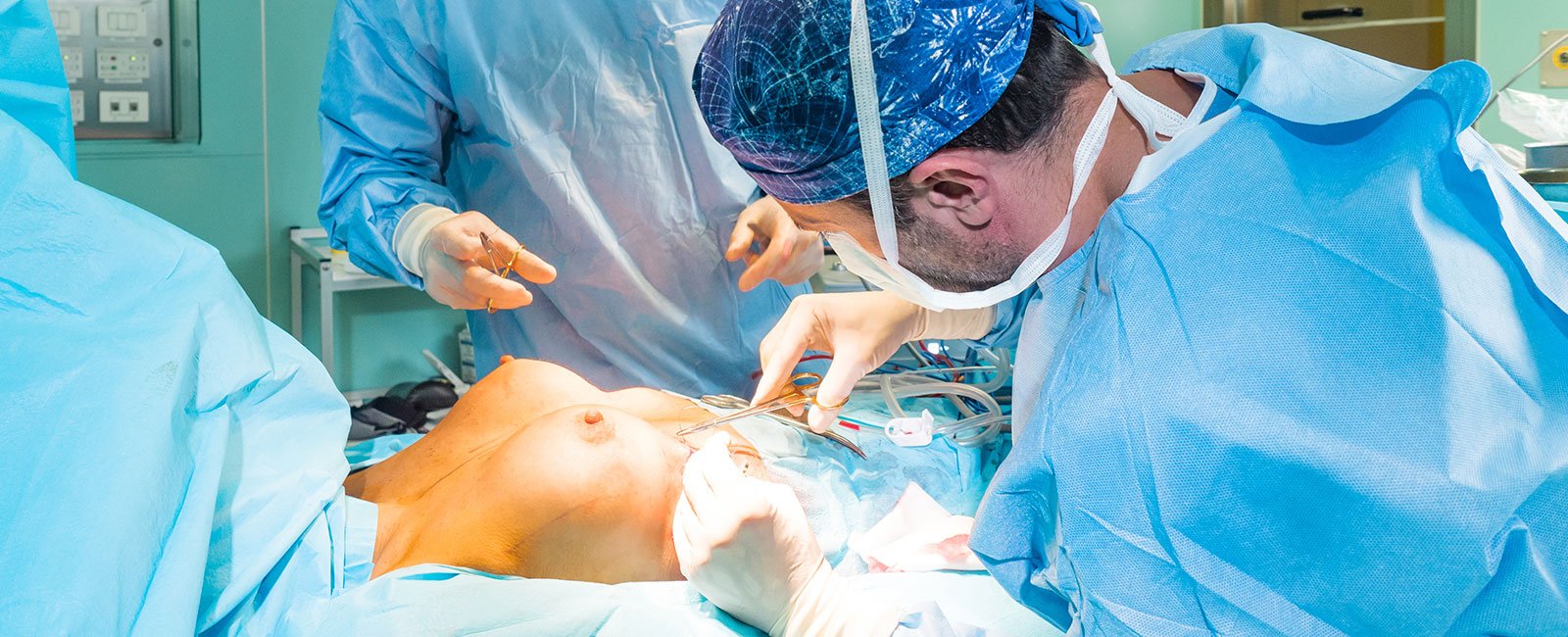 plastic-surgery-hawaii-hero-1 Surgeons perform breast reduction on a patient